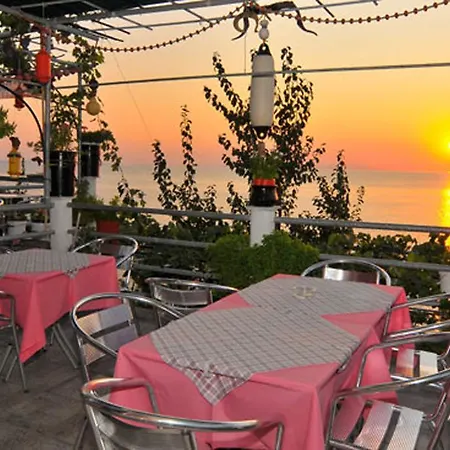 Sunset Skála Marión